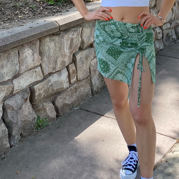 Green Mini Skirt with Side Slit - Picture 3 of 6